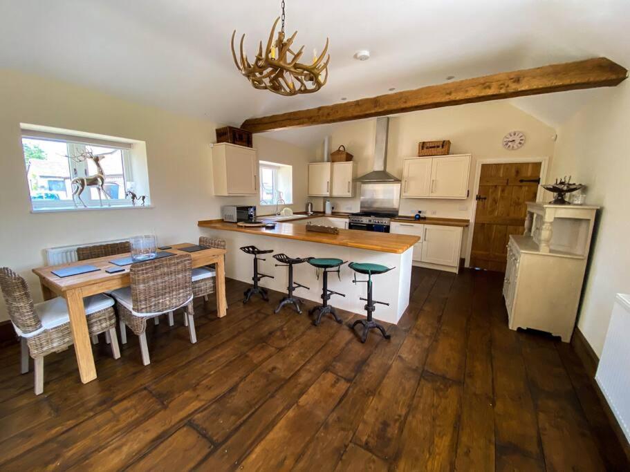 The Udderhouse - Udderly Unforgettable Retreat Villa Donyatt Eksteriør billede